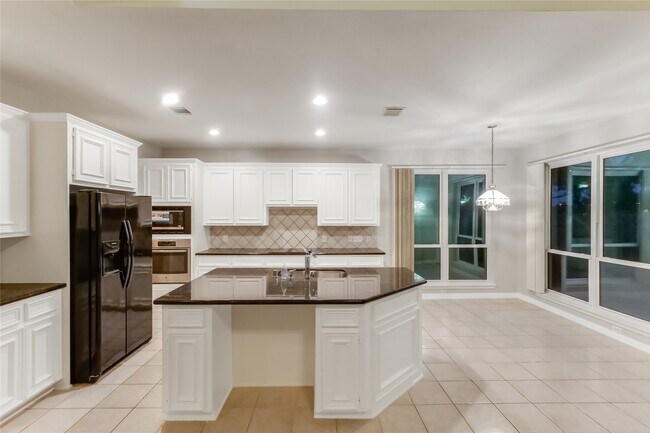 Building Photo - 3931 Shadow Trace Cir