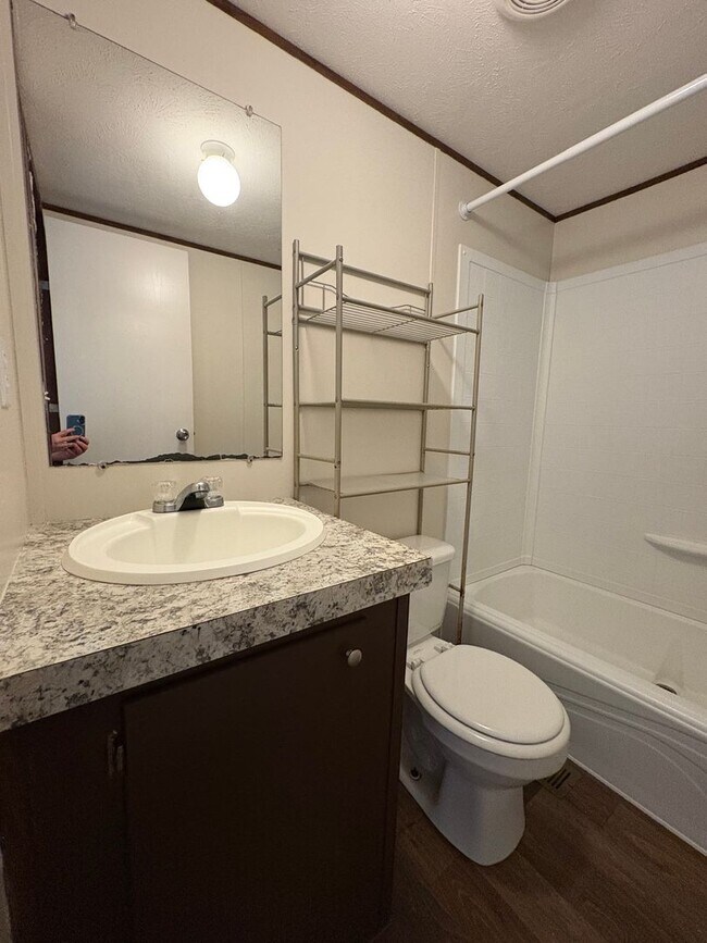 Building Photo - Nice 3 bedroom/2 bathroom mobile home located in Willow Oak Park in Keithville!