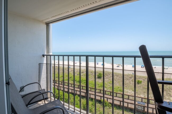 Building Photo - PERFECT "WORK FROM HOME" OFF-SEASON LOCATION