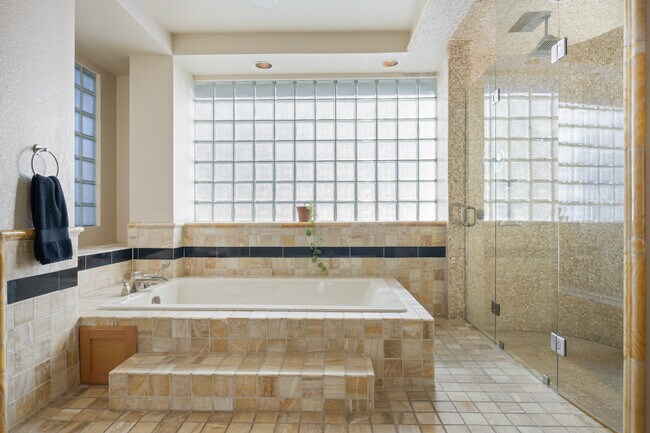 Building Photo - 3 Birnam Oaks