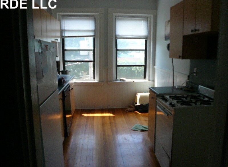 Primary Photo - 100 Linden St