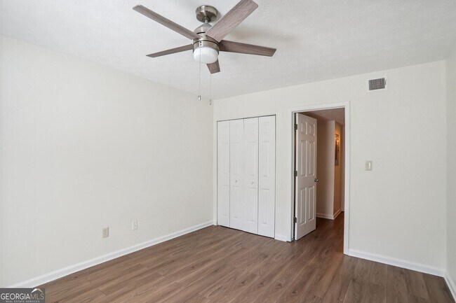 Building Photo - 3707 Essex Ave