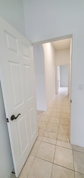 Building Photo - 420 SE 23rd Ln