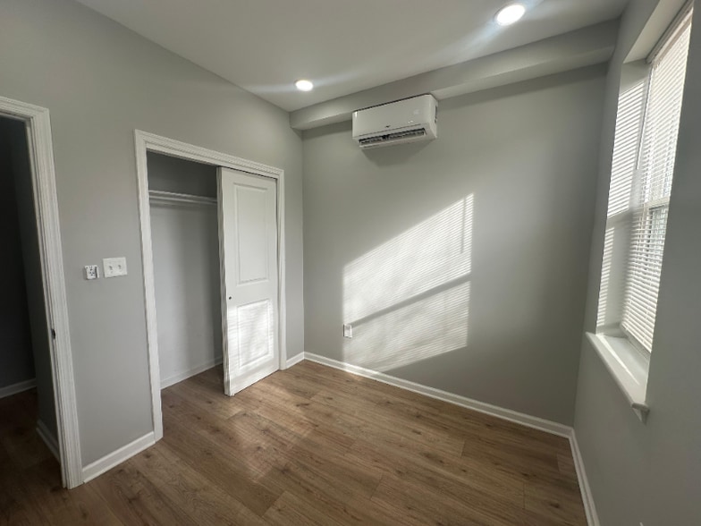 Building Photo - 2215 N 10th St