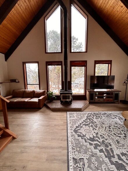 Primary Photo - 136 E Sumac Dr