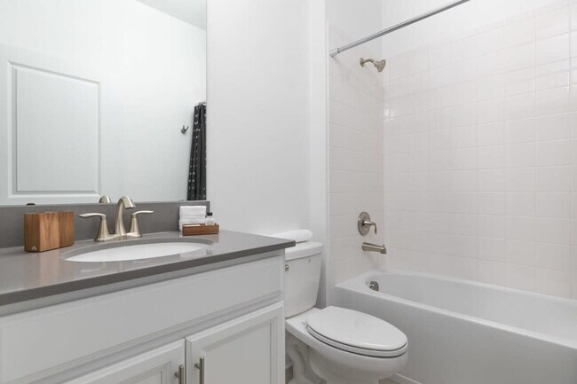 Building Photo - 4290 Paragraph Dr