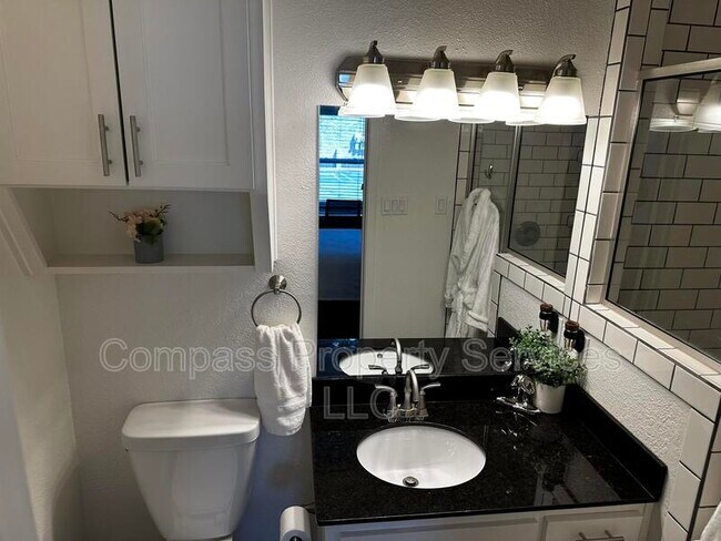 Building Photo - 1421 S 12th St