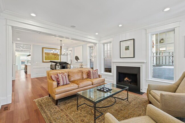 Building Photo - 4322 N Hermitage Ave