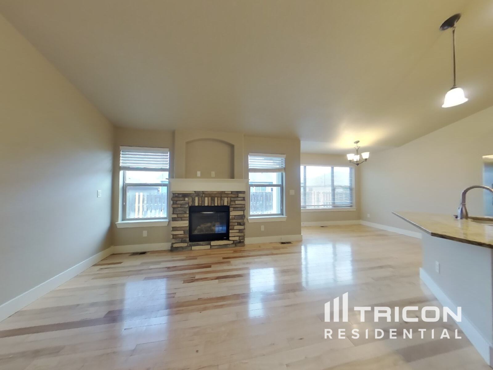 Building Photo - 4215 Woodlake Ln