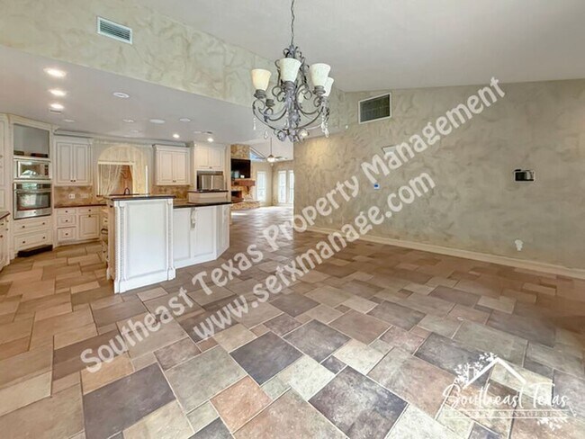 Building Photo - 4620 Monticello Dr