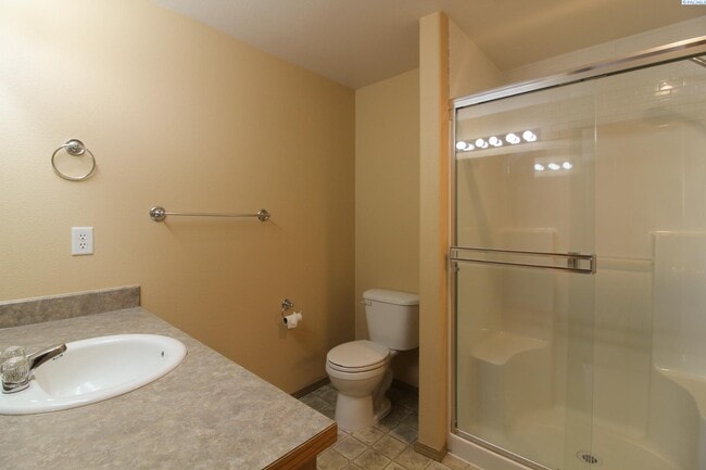 Building Photo - 3 bed, 2 bath home in West Pasco