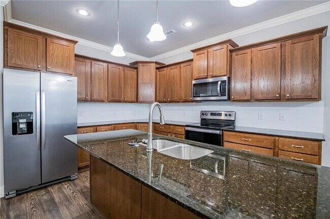 Building Photo - 213 Alder St