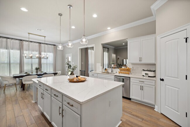 Building Photo - 212 Blaze Blvd