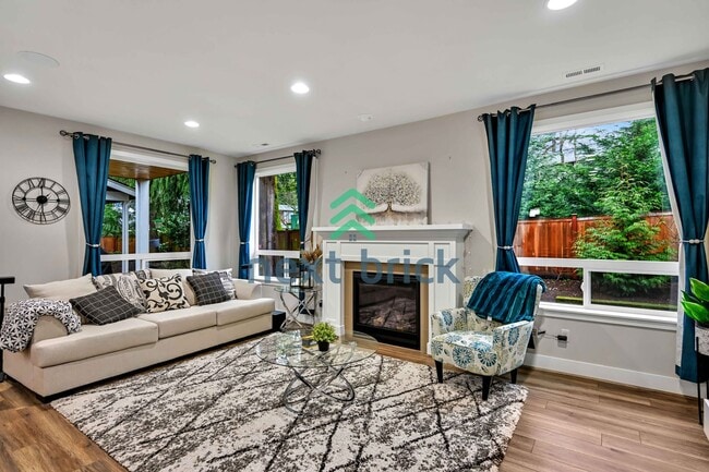 Building Photo - Stunning 4-Bedroom, 3-Bathroom East-Facing Cul-De-Sac Home in Laterra Estates