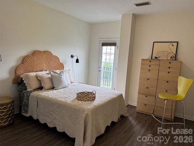 Building Photo - 1410 4th St Dr NW