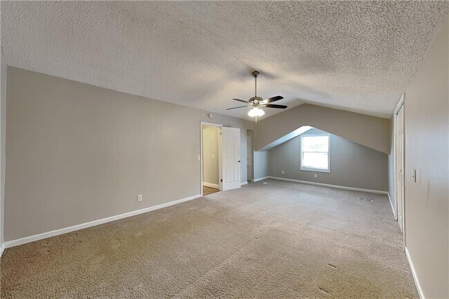 Building Photo - 2731 Georgian Terrace