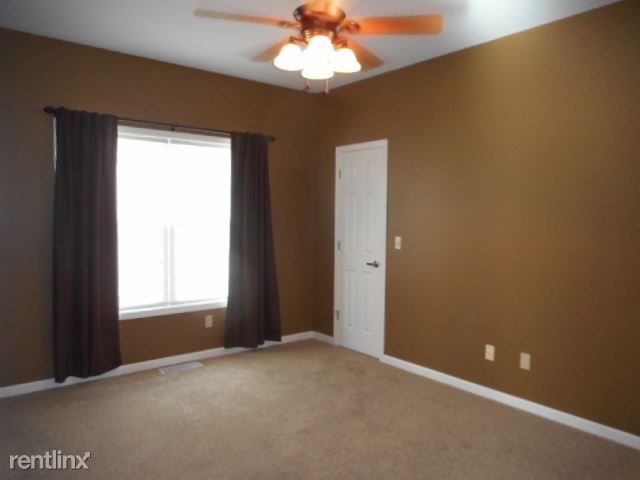 Building Photo - 215 Max Hampton St