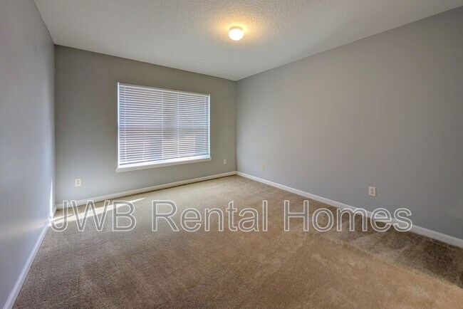 Building Photo - 129 Castlegate Ln