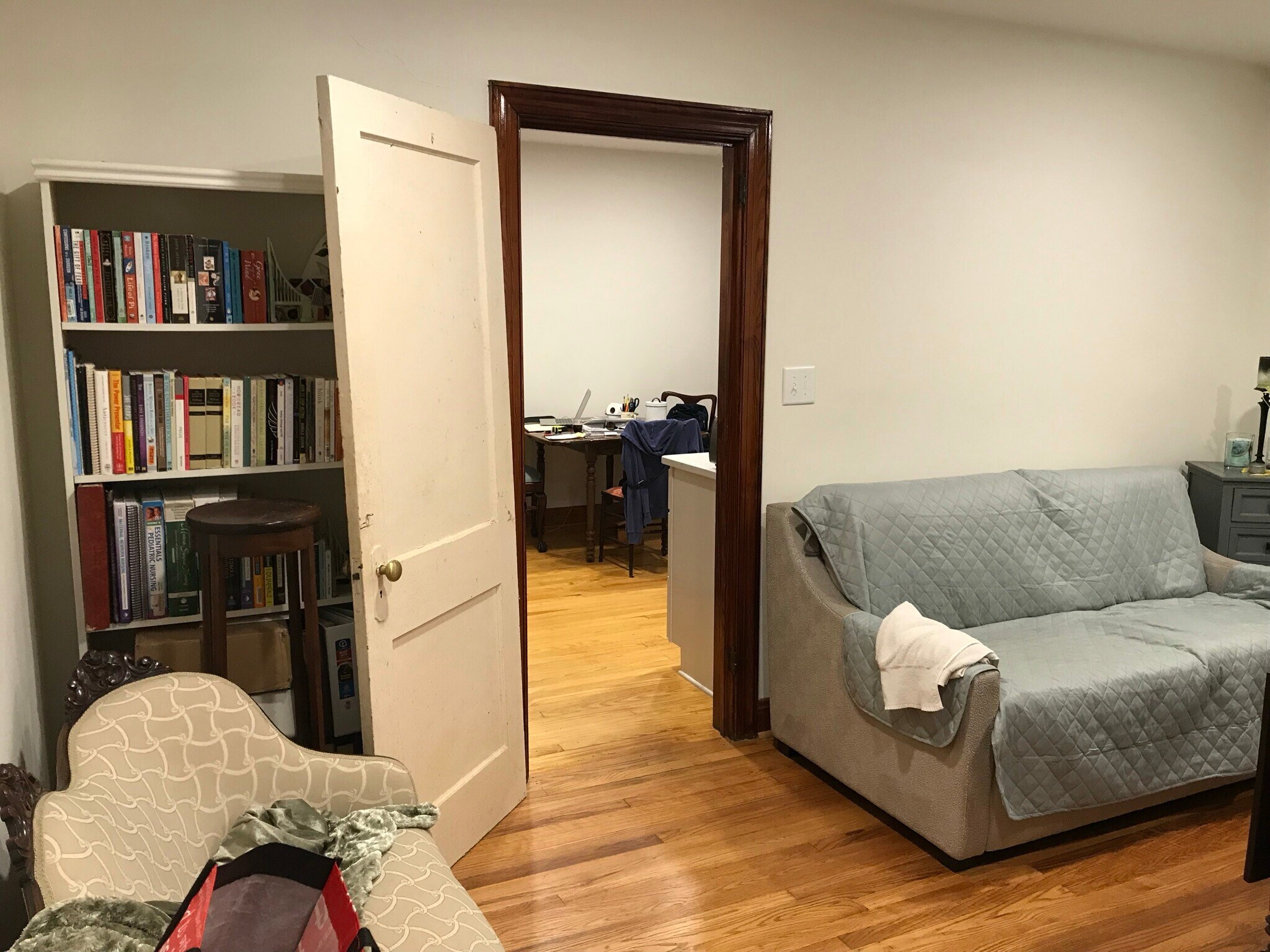 Building Photo - 905 Rosehill Ave