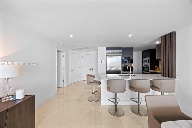 Building Photo - 17001 Collins Ave