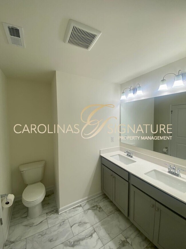 Building Photo - End Unit, 3BR/2.5BA Townhome in Piper Landing