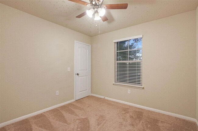 Building Photo - 10625 Menominee Falls Ln