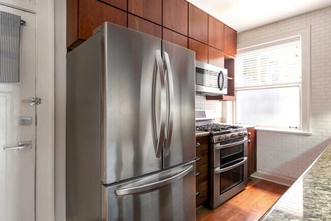 Building Photo - 2 bedroom in Evanston IL 60202