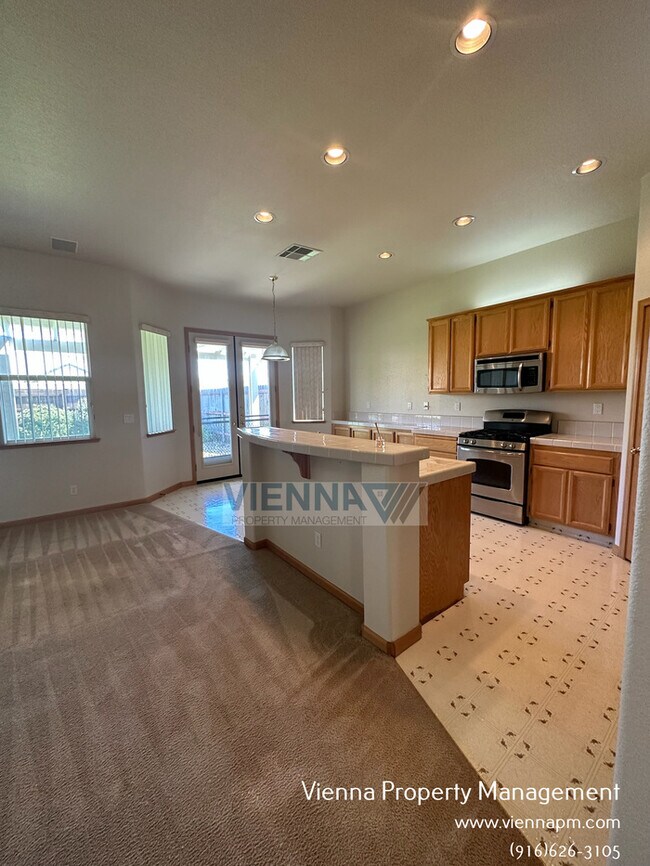 Building Photo - Gorgeous Lincoln Home in Great Neighborhood!
