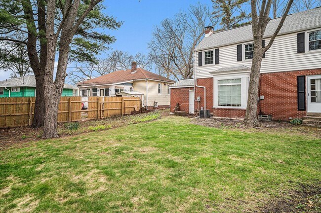 Building Photo - 138 N Howard Ct