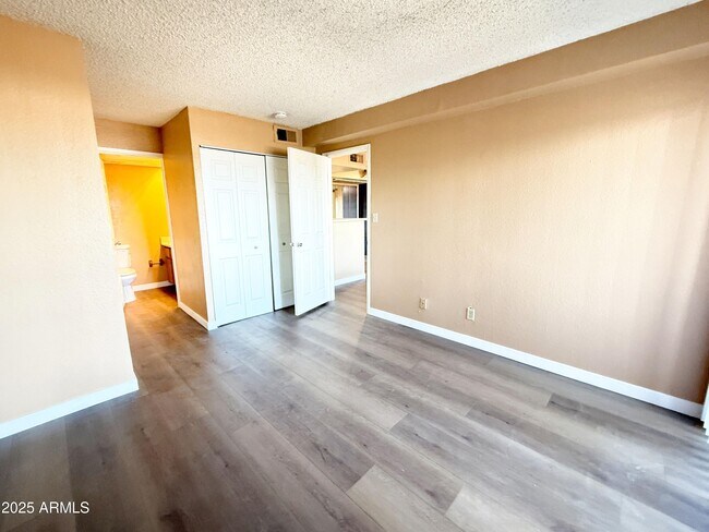 Building Photo - 3601 W Tierra Buena Ln
