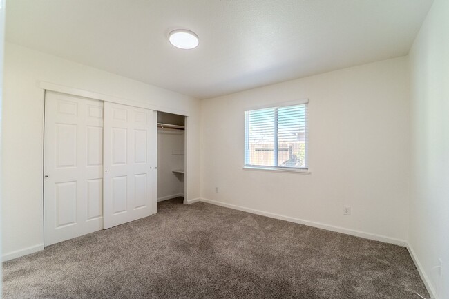 Building Photo - ASK ABOUT OUR HALF OFF MOVE IN SPECIAL!!