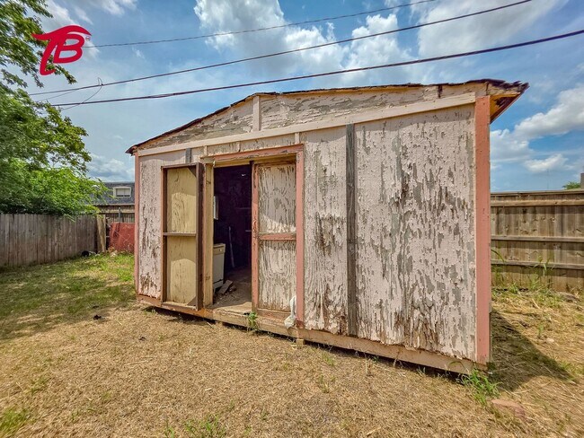 Building Photo - Charming 4-Bedroom Home with Spacious Yard