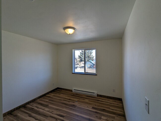 Building Photo - Jump Acres