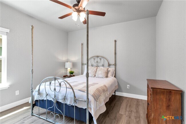 Building Photo - 8508 Glade Dr