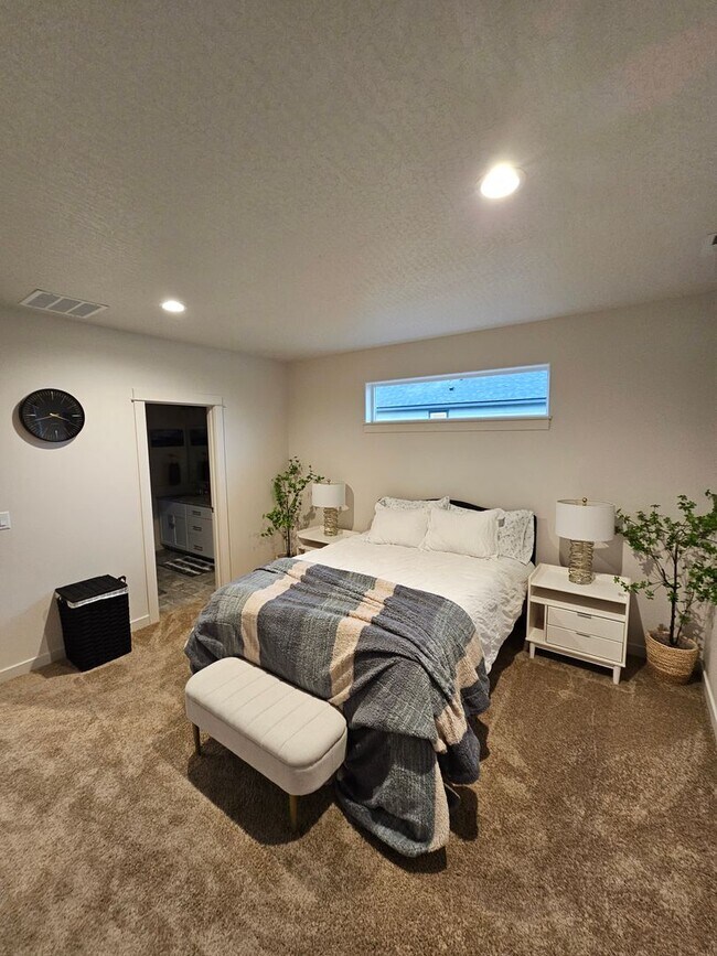 Building Photo - Beautiful Home in Post Falls