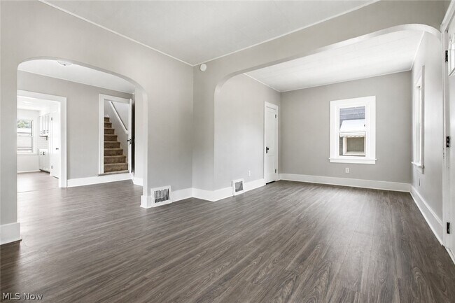 Building Photo - 975 Corwin Ave