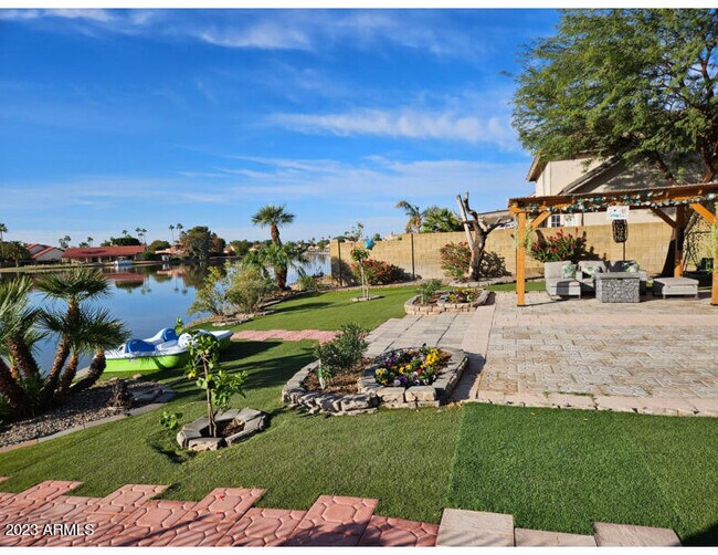 Building Photo - 11015 W Laurelwood Ln