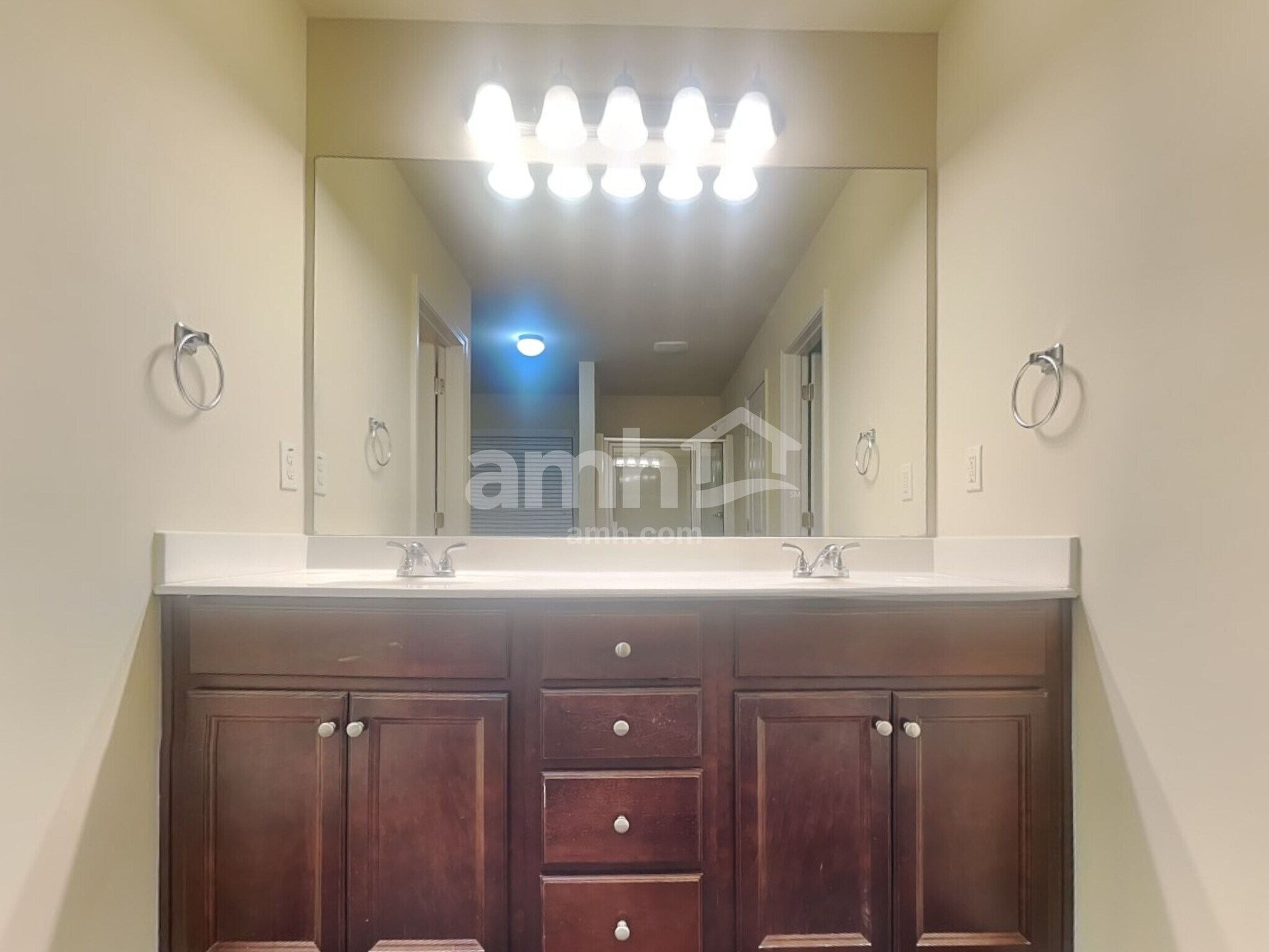 Building Photo - 985 Donington Cir SE