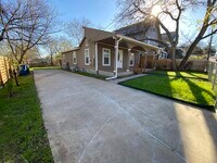 Building Photo - 2511 E 9th St