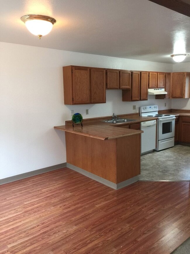 Building Photo - South Anchorage Beautiful 3bed townhouse w...