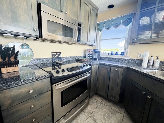 Building Photo - Beach-front condo Fall/Winter rental Septe...