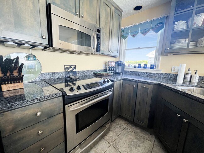 Building Photo - WINTER RENTAL Beach-front condo September ...