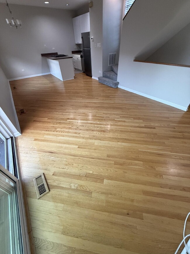 Building Photo - Ideally Located Lincoln Park Townhouse