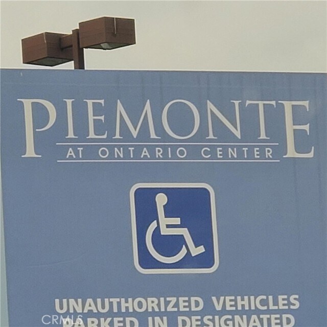 Building Photo - 944 N Divino Privado