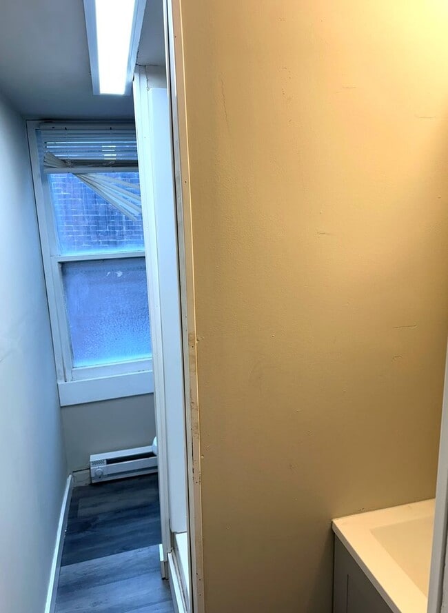 Building Photo - 425 Highland Ave