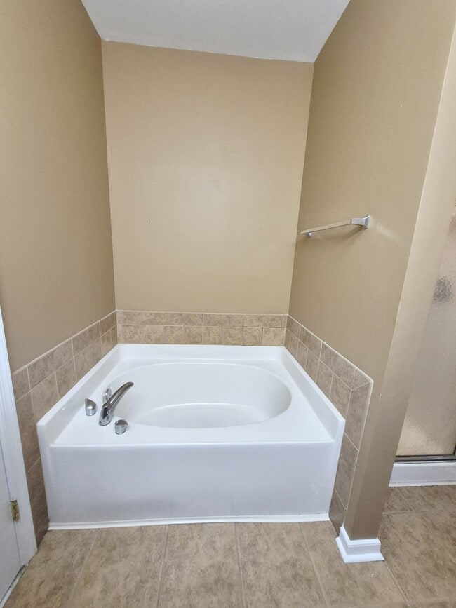 Building Photo - 1563 Providence Knoll Dr