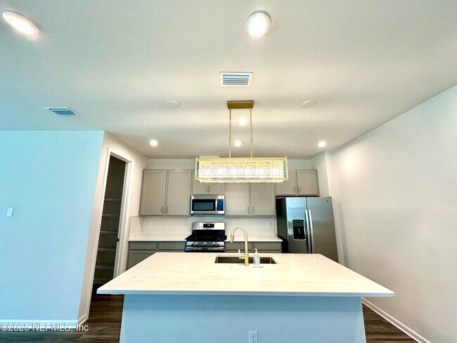 Building Photo - 75310 White Rabbit Ave