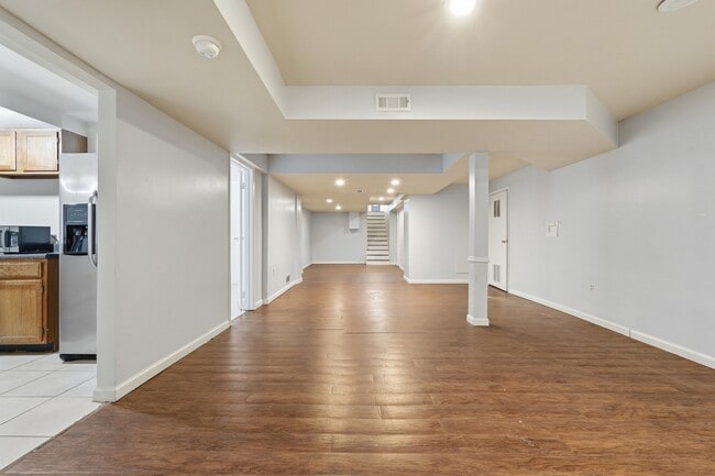 Building Photo - 7211 Martins Ct