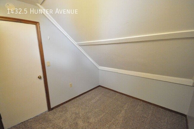 Building Photo - 1 Bed 1 Bath Close to Campus, Available Fa...