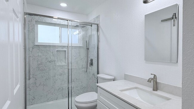 Building Photo - NEWLY RENOVATED---- 2BD/1BA, End Unit TH in Twin Creeks Garden, San Ramon- Available Now!